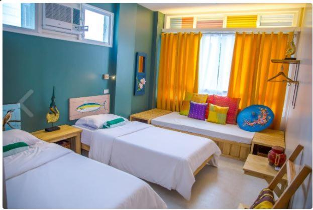 Flotsam And Jetsam Artist Beach Hostel Сан Хуан Екстериор снимка
