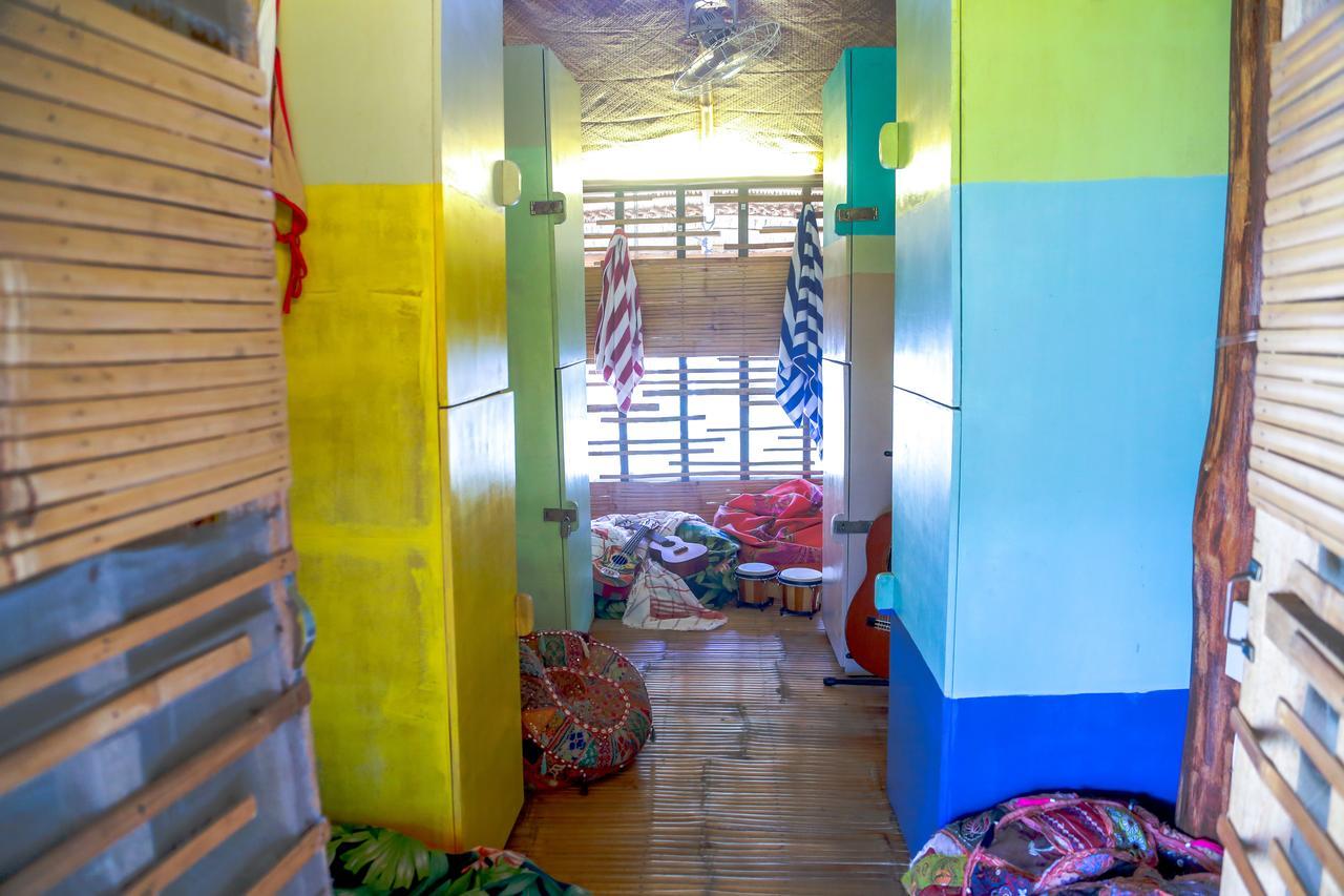 Flotsam And Jetsam Artist Beach Hostel Сан Хуан Екстериор снимка