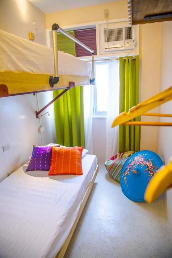 Flotsam And Jetsam Artist Beach Hostel Сан Хуан Екстериор снимка