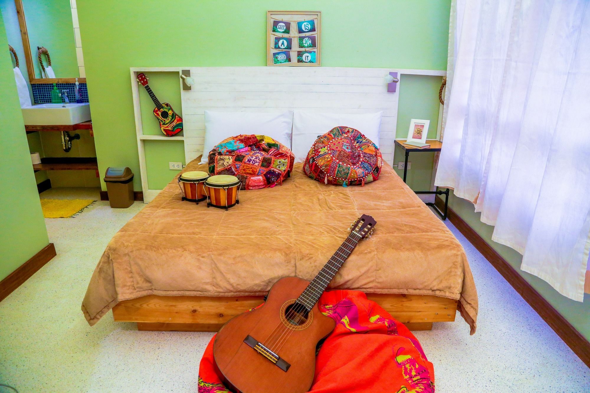 Flotsam And Jetsam Artist Beach Hostel Сан Хуан Екстериор снимка