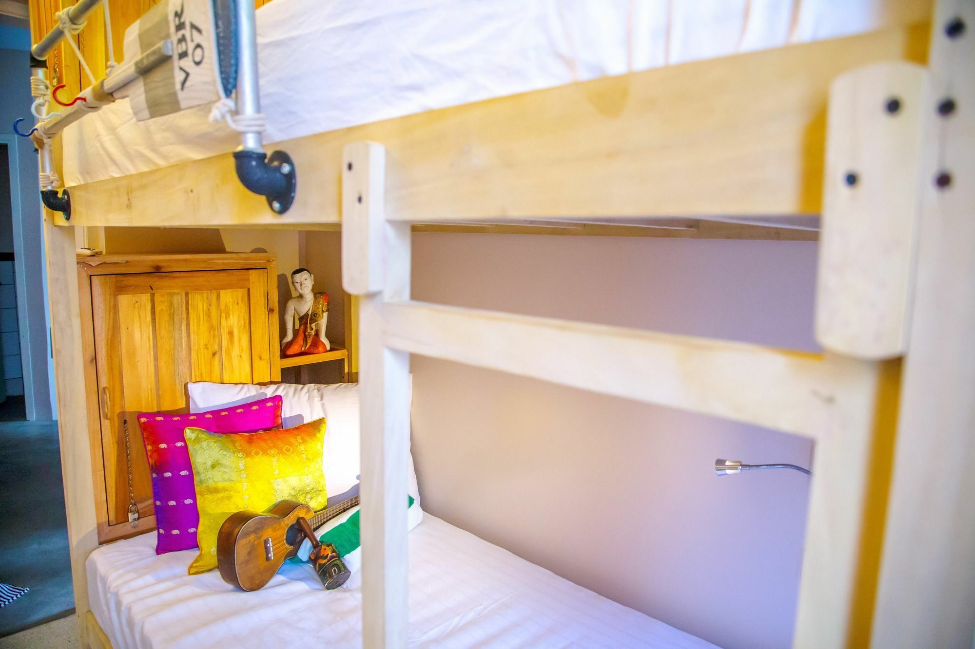 Flotsam And Jetsam Artist Beach Hostel Сан Хуан Екстериор снимка